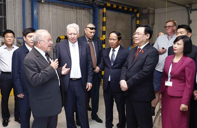 Le président de l’AN Vuong Dinh Hue poursuit ses activités en Hongrie ảnh 3 Le président de l’AN Vuong Dinh Hue poursuit ses activités en Hongrie ảnh 3