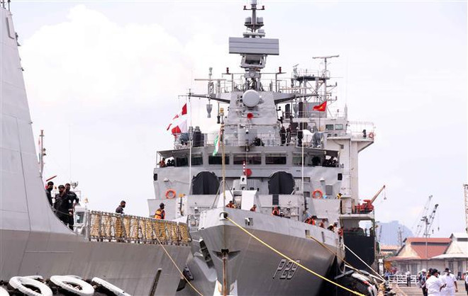 Deux navires de la Marine indienne en visite d’amitié à Ho Chi Minh-Ville ảnh 1