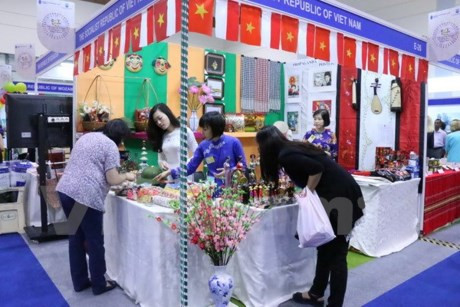La 50e Foire caritative internationale en Indonésie ảnh 1