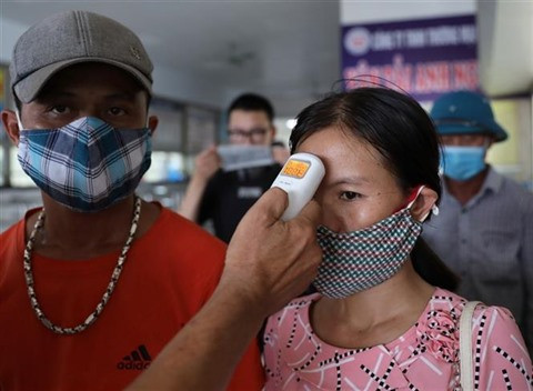 Les personnes revenant des zones à risque doivent déclarer leur état de santé ảnh 1