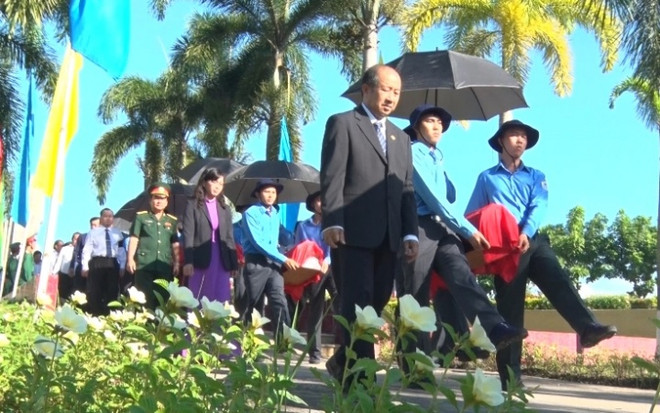 Dông Thap : Inhumation des restes de 52 soldats volontaires vietnamiens tombés au Cambodge ảnh 1 Dông Thap : Inhumation des restes de 52 soldats volontaires vietnamiens tombés au Cambodge ảnh 1