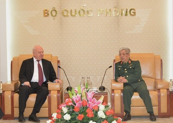 Un vice-ministre de la Défense reçoit l'ambassadeur de Russie au Vietnam ảnh 1 Un vice-ministre de la Défense reçoit l'ambassadeur de Russie au Vietnam ảnh 1