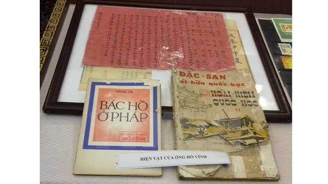 Réception d'objets et documents sur le Président Hô Chi Minh ảnh 1