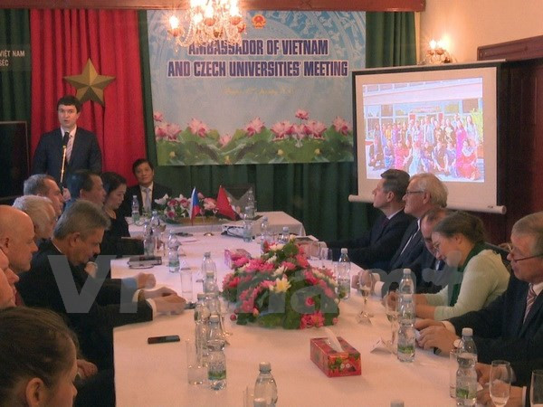 Le Vietnam et la R. tchèque examinent la coopération en matière d’éducation ảnh 1 Le Vietnam et la R. tchèque examinent la coopération en matière d’éducation ảnh 1