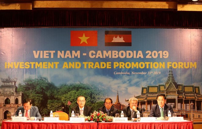 Forum de promotion du commerce et de l’investissement Vietnam-Cambodge à Phnom Penh ảnh 1  Forum de promotion du commerce et de l’investissement Vietnam-Cambodge à Phnom Penh ảnh 1