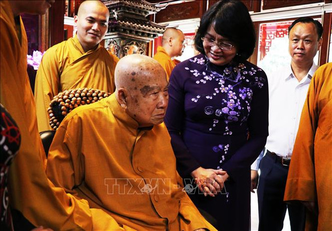 La vice-présidente félicite les bouddhistes de Dong Nai ảnh 1 La vice-présidente félicite les bouddhistes de Dong Nai ảnh 1