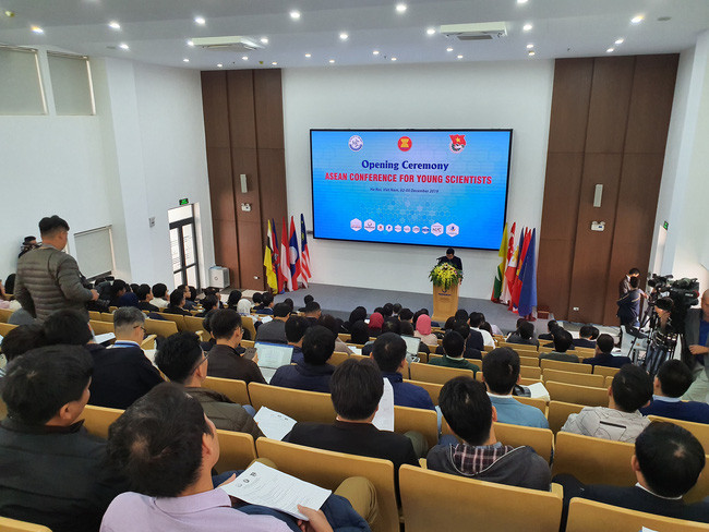 Conférence des jeunes scientifiques de l'ASEAN 2019 à Hanoi ảnh 1 Conférence des jeunes scientifiques de l'ASEAN 2019 à Hanoi ảnh 1