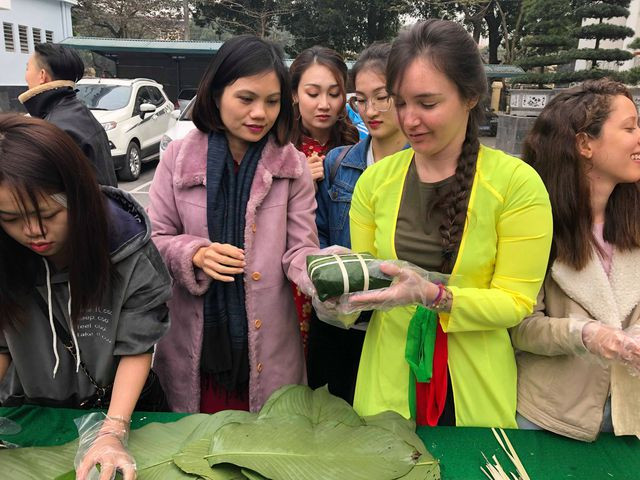 Des étudiants étrangers accueillent le Têt ảnh 1 Des étudiants étrangers accueillent le Têt ảnh 1