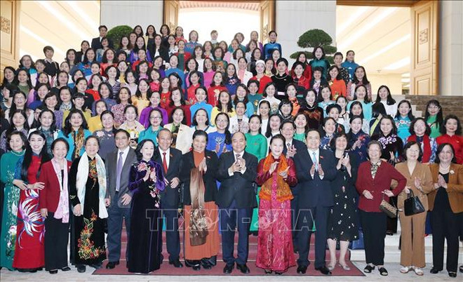 Le PM rencontre des femmes députées à Hanoï ảnh 1 Le PM rencontre des femmes députées à Hanoï ảnh 1