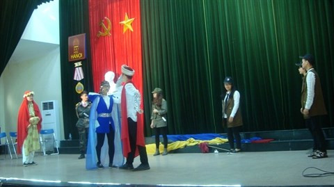 Des étudiants enthousiastes au théâtre francophone belge ảnh 1 Des étudiants enthousiastes au théâtre francophone belge ảnh 1