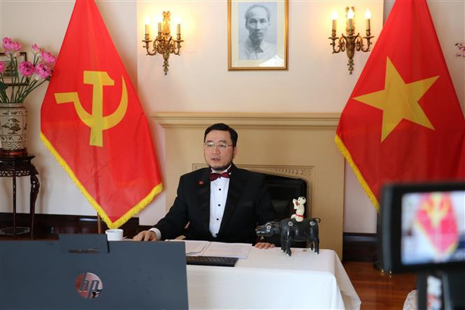 Les Canadiens saluent le leadership du PCV dans les victoires du Vietnam ảnh 1 Les Canadiens saluent le leadership du PCV dans les victoires du Vietnam ảnh 1