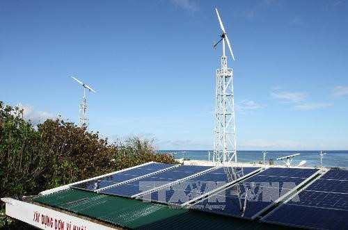 Entretien du réseau d’énergies solaire et éolienne à Truong Sa ảnh 1