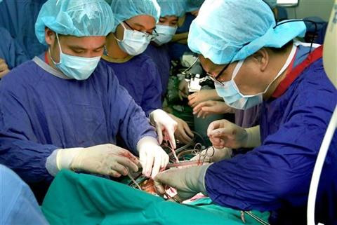 Transplantation d’organes: succès de l’hôpital Viêt Duc ảnh 1