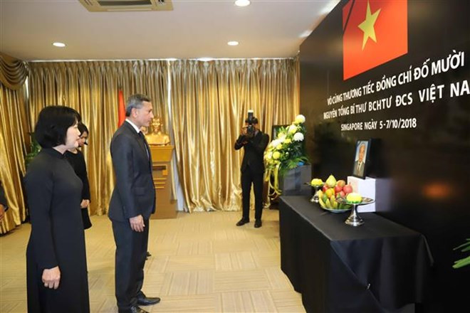 Les hommages affluent après le décès de l’ancien secrétaire général Dô Muoi ảnh 2 Les hommages affluent après le décès de l’ancien secrétaire général Dô Muoi ảnh 2