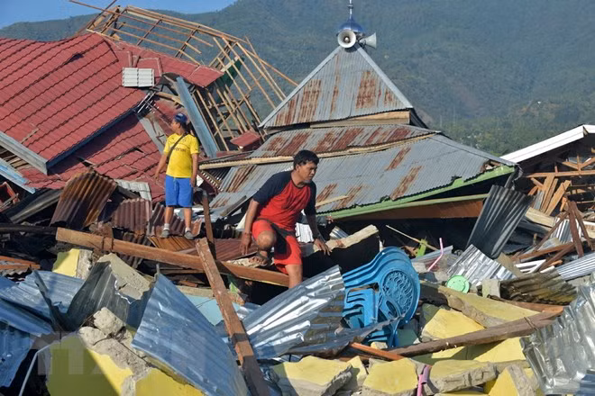 Séisme et tsunami en Indonésie : installation de refuges pour les survivants ảnh 1 Séisme et tsunami en Indonésie : installation de refuges pour les survivants ảnh 1