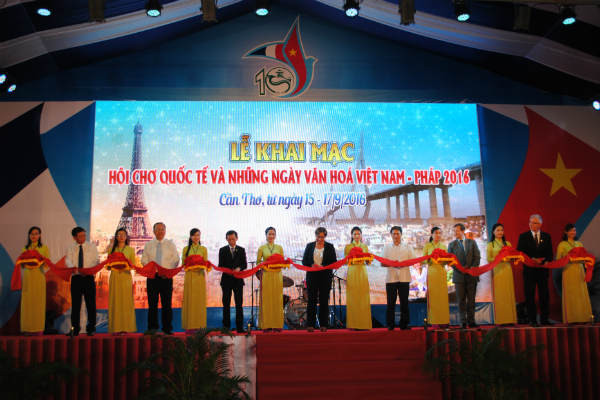 La Foire internationale et les Journées culturelles Vietnam-France à Can Tho ảnh 1 La Foire internationale et les Journées culturelles Vietnam-France à Can Tho ảnh 1