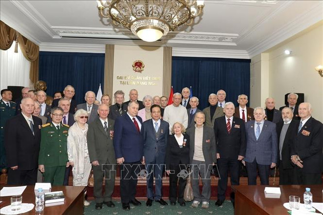 Célébration du 50e anniversaire de la victoire de Diên Biên Phu aérien ảnh 1 Célébration du 50e anniversaire de la victoire de Diên Biên Phu aérien ảnh 1