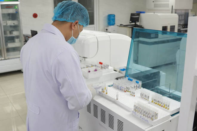 Plus de 98% des habitants possèdent des anticorps contre le COVID-19 ảnh 2