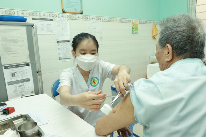 Plus de 98% des habitants possèdent des anticorps contre le COVID-19 ảnh 1