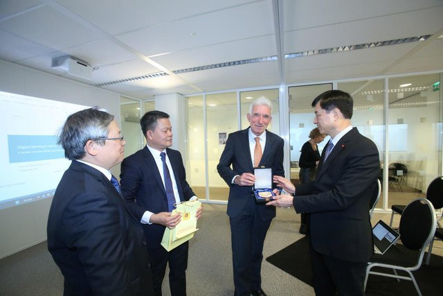 Le Vietnam sollicite l’aide des Pays-Bas à la digitalisation et à la gestion des données ảnh 1