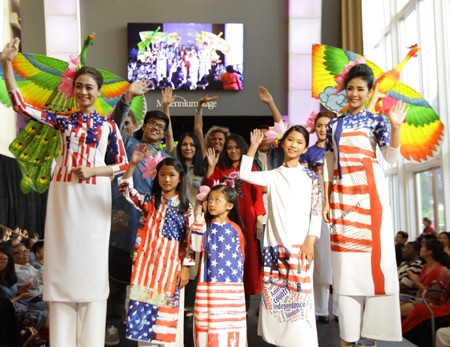 Des collections d’ao dài présentées à l’étranger ảnh 2 Des collections d’ao dài présentées à l’étranger ảnh 2