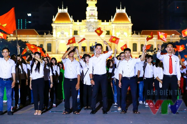 Duplex télévisé “Drapeau de l’indépendance” ảnh 4 Duplex télévisé “Drapeau de l’indépendance” ảnh 4