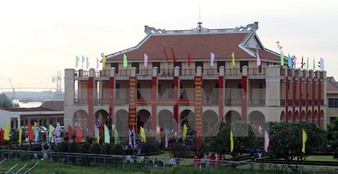 HCM-Ville : les dirigeants rendent hommage aux Présidents Hô Chi Minh et Ton Duc Thang ảnh 1 HCM-Ville : les dirigeants rendent hommage aux Présidents Hô Chi Minh et Ton Duc Thang ảnh 1