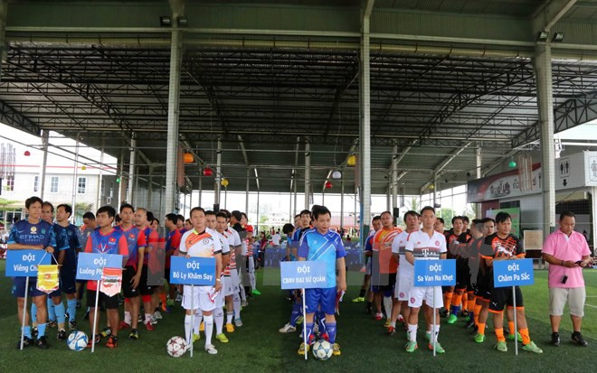 Tournoi de football pour les Vietnamiens au Laos ảnh 1 Tournoi de football pour les Vietnamiens au Laos ảnh 1