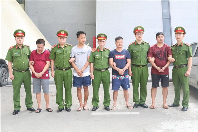 Le Vietnam remet quatre Chinois recherchés à la police chinoise ảnh 1 Le Vietnam remet quatre Chinois recherchés à la police chinoise ảnh 1