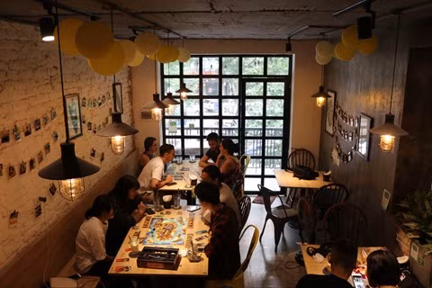 À Hanoï, deux cafés proposent des jeux de société ảnh 3 À Hanoï, deux cafés proposent des jeux de société ảnh 3