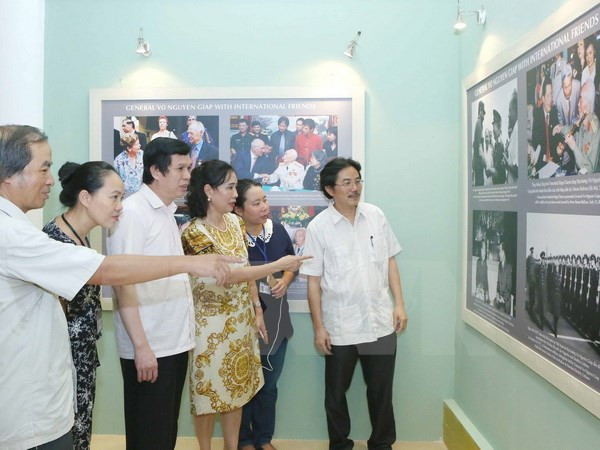 Exposition “le général Vo Nguyen Giap - Portrait d’un homme légendaire” ảnh 1