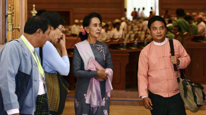 Myanmar : Aung San Suu Kyi au Parlement après sa victoire historique ảnh 1 Myanmar : Aung San Suu Kyi au Parlement après sa victoire historique ảnh 1