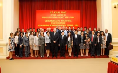 La 33e session du Comité intergouvernemental Vietnam-Cuba à Hanoi ảnh 1