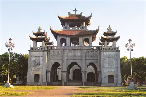 La cathédrale de Phat Diêm, un joyau architectural vietnamien ảnh 2