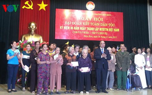 Des dirigeants participent à la Fête de grande union nationale à Hanoi ảnh 1 Des dirigeants participent à la Fête de grande union nationale à Hanoi ảnh 1
