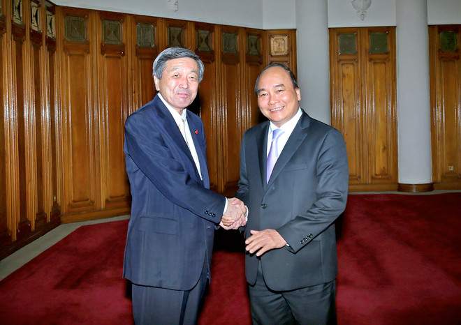 Le vice-PM Nguyen Xuan Phuc reçoit le ministre japonais de l’Economie ảnh 1 Le vice-PM Nguyen Xuan Phuc reçoit le ministre japonais de l’Economie ảnh 1