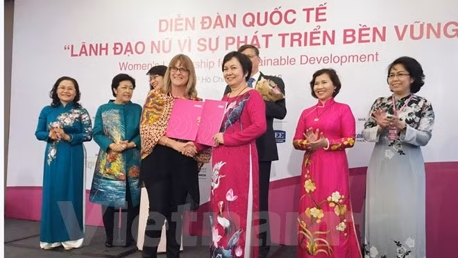 Les femmes dirigeantes vers le développement durable ảnh 1