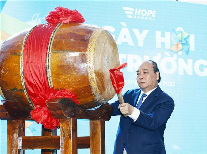 Le président Nguyên Xuân Phuc fête la rentrée avec des enfants rendus orphelins par la pandémie ảnh 1 Le président Nguyên Xuân Phuc fête la rentrée avec des enfants rendus orphelins par la pandémie ảnh 1