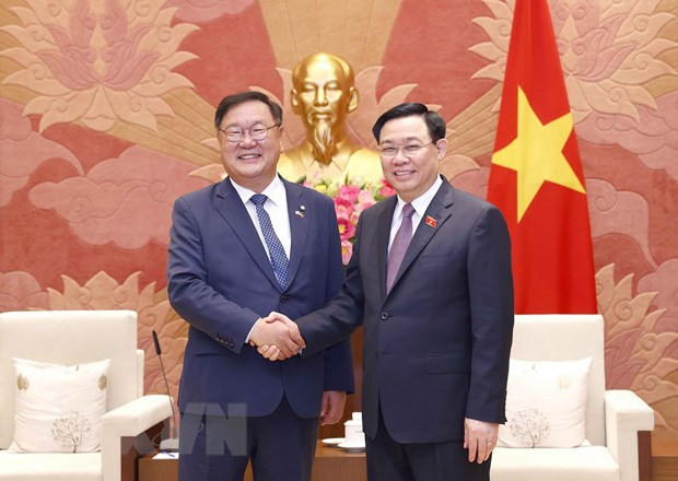 Le président de l’AN reçoit le président du groupe parlementaire d’amitié R. de Corée-Vietnam ảnh 1 Le président de l’AN reçoit le président du groupe parlementaire d’amitié R. de Corée-Vietnam ảnh 1