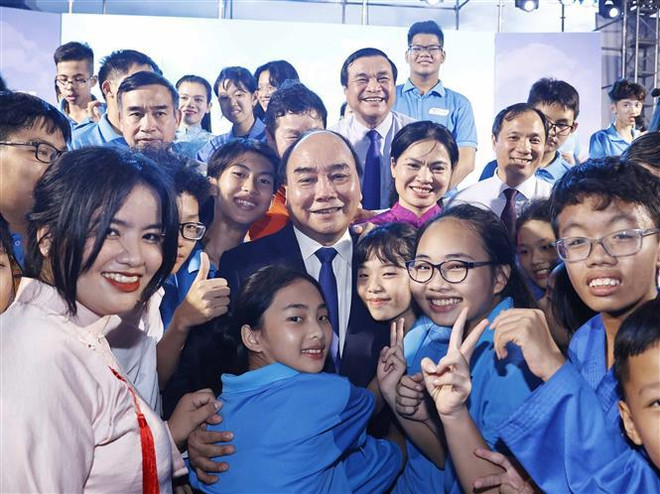 Le président Nguyên Xuân Phuc fête la rentrée avec des enfants rendus orphelins par la pandémie ảnh 2 Le président Nguyên Xuân Phuc fête la rentrée avec des enfants rendus orphelins par la pandémie ảnh 2
