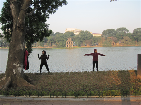 Les berges du lac de l'Épée restitué, un fitness à ciel ouvert ảnh 1