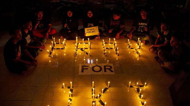 Des assaillants identifiés, trois suspects interpelés après les attentats de Jakarta ảnh 2 Des assaillants identifiés, trois suspects interpelés après les attentats de Jakarta ảnh 2