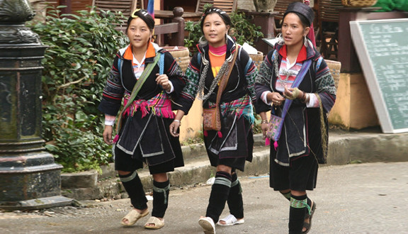 La brocatelle multicolore des H’Mong du Nord-Ouest ảnh 1 La brocatelle multicolore des H’Mong du Nord-Ouest ảnh 1