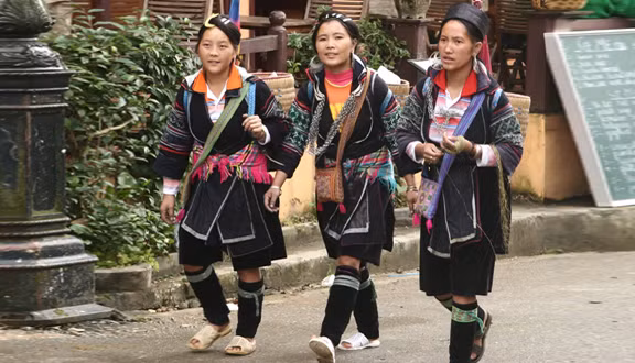 La brocatelle multicolore des H’Mong du Nord-Ouest ảnh 1