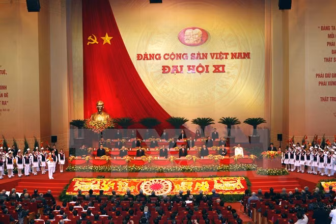 Exposition de plus de 800 livres et documents sur le Parti Communiste du Vietnam ảnh 1