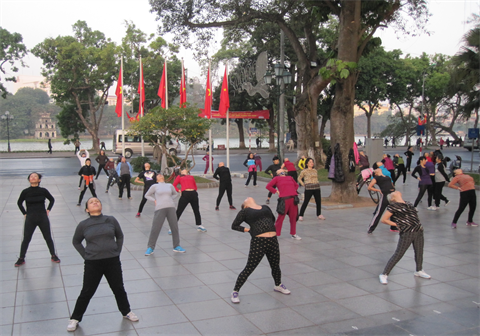 Les berges du lac de l'Épée restitué, un fitness à ciel ouvert ảnh 2 Les berges du lac de l'Épée restitué, un fitness à ciel ouvert ảnh 2