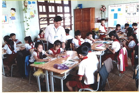 Phu Quy : une trentaine d'années sur l'île pour enseigner les élèves pauvres ảnh 1 Phu Quy : une trentaine d'années sur l'île pour enseigner les élèves pauvres ảnh 1