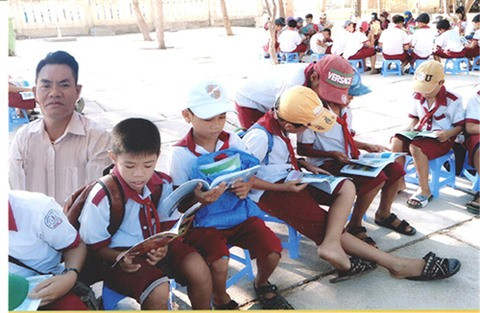 Phu Quy : une trentaine d'années sur l'île pour enseigner les élèves pauvres ảnh 2 Phu Quy : une trentaine d'années sur l'île pour enseigner les élèves pauvres ảnh 2