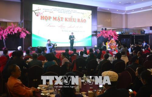 Têt traditionnel : rencontre de Viet kieu et de religieux ảnh 1 Têt traditionnel : rencontre de Viet kieu et de religieux ảnh 1