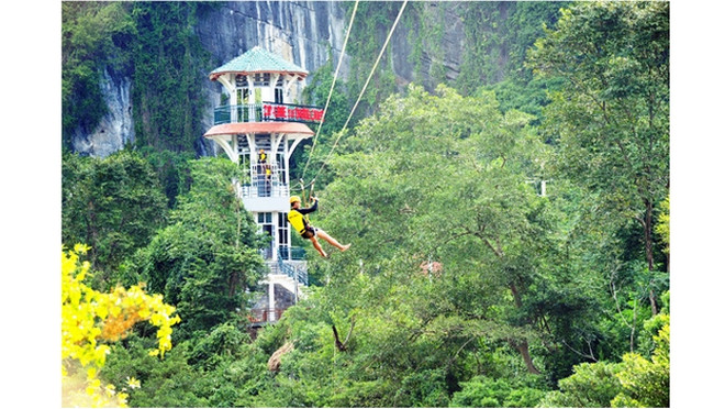 Quang Binh tente de construire la plus longue tyrolienne du monde ảnh 1